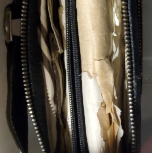 Guess purse - Picture 4 of 6